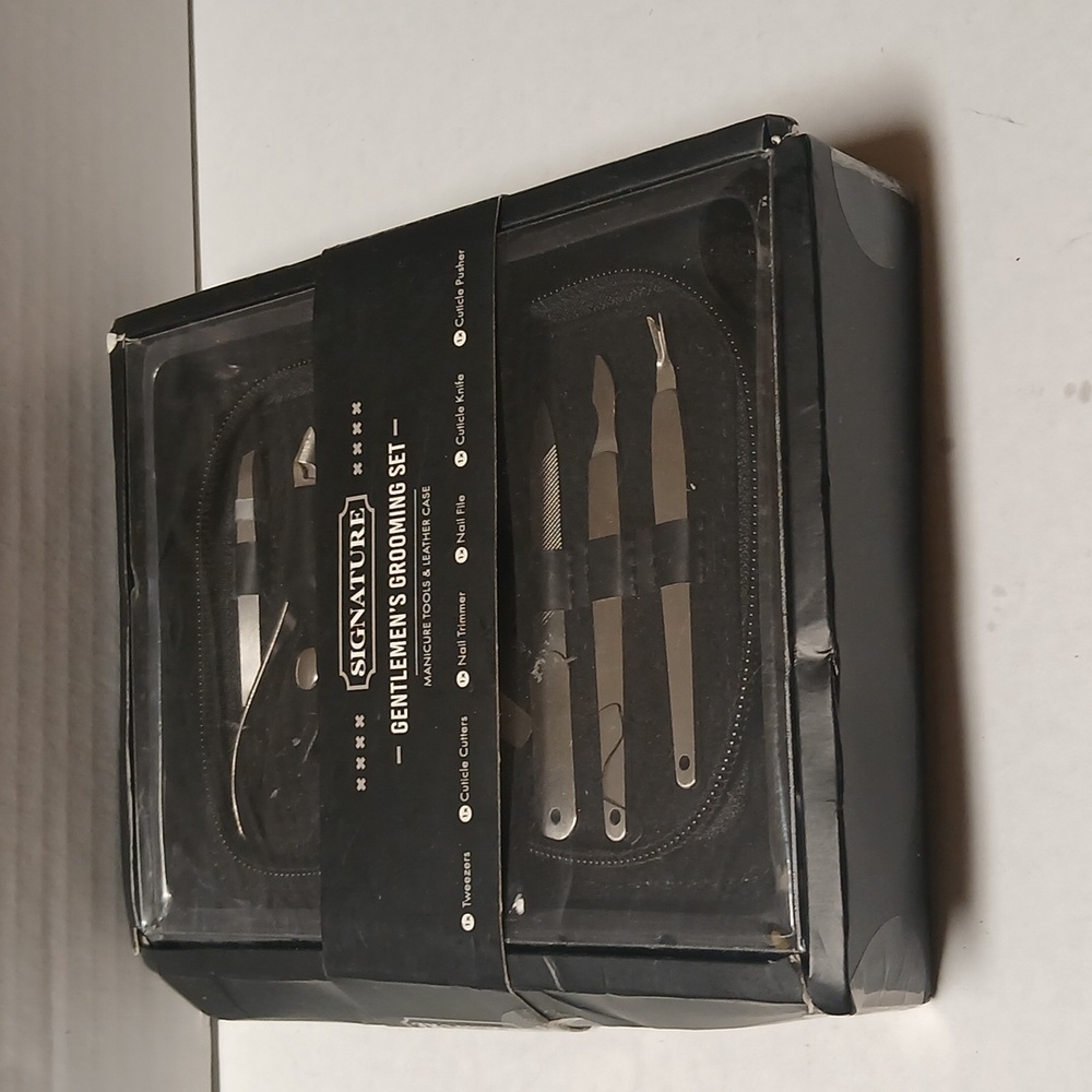 Signature Gentlemans Manicure Set with Leather Case NWT